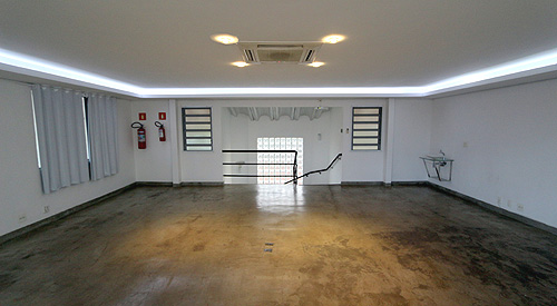Rooftop na cobertura com showroom