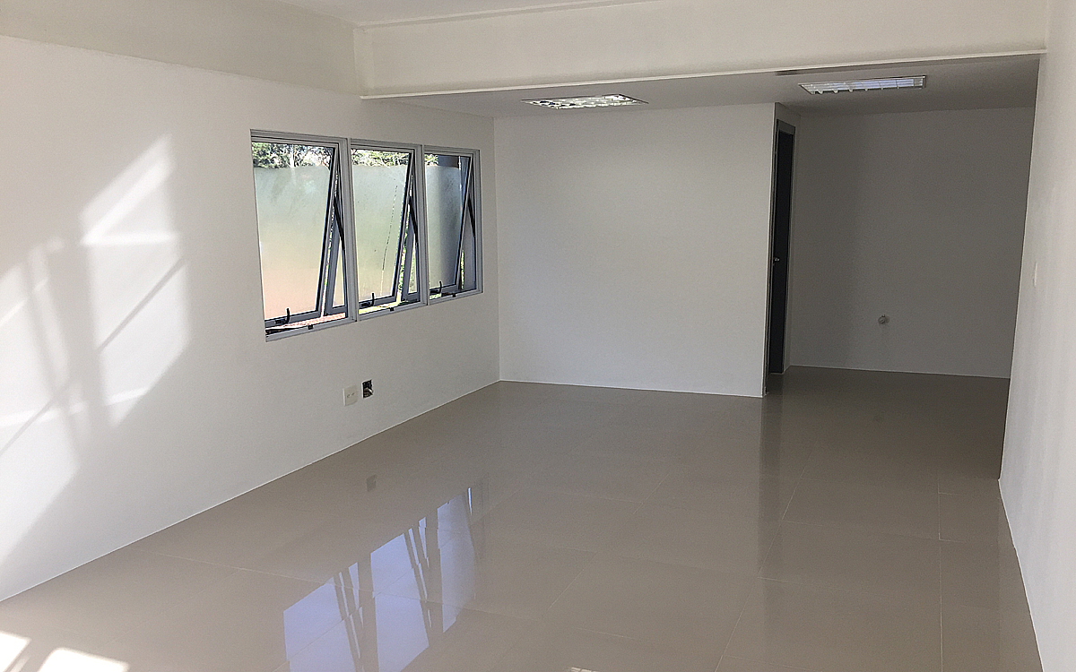 Vista interna da Sala 23 no Ed. Santa Mônica em Cotia