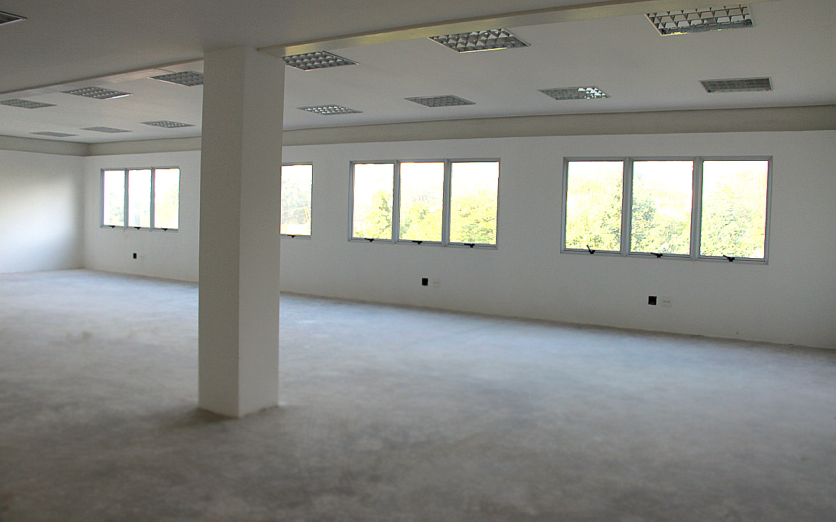 Sala comercial de 83,45 m² para locação no Ed. Santa Mônica em Cotia