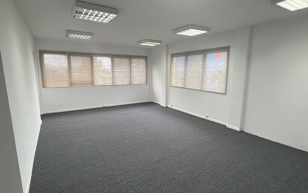 Sala comercial pronta para uso no Ed. The Wave