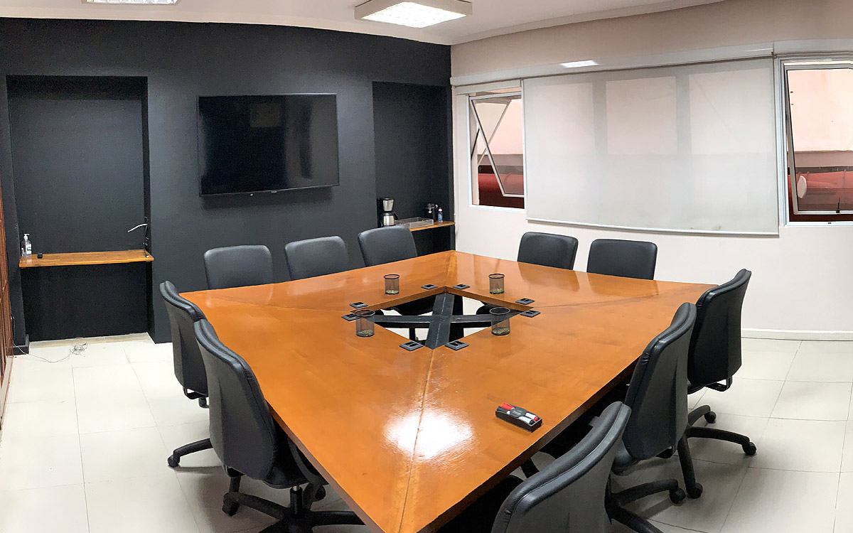 Sala de reunião Edge Glass no Ed. The Wave
