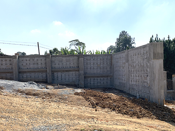 Muro de arrimo tradicional, em concreto armado